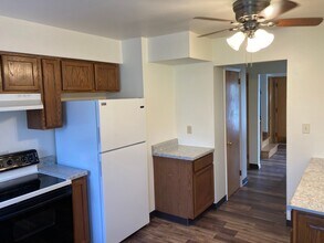 Immaculate Updated 3 Bedroom with 1.5 Bath in Rockford, IL - Foto de edificio - Building Photo