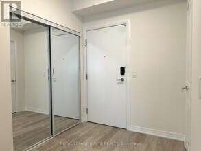 15 Watergarden Dr in Mississauga, ON - Building Photo - Building Photo