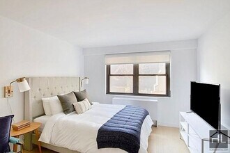 East 39th Street, Unit 17D in New York, NY - Building Photo - Building Photo
