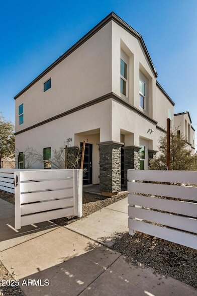 property at 1305 E Madison St