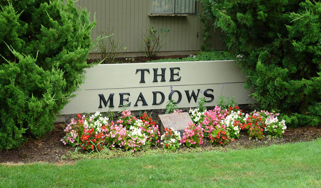 The Meadows in Eugene, OR - Foto de edificio - Building Photo