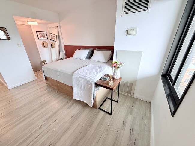 1718 P St NW, Unit 912 in Washington, DC - Building Photo - Building Photo