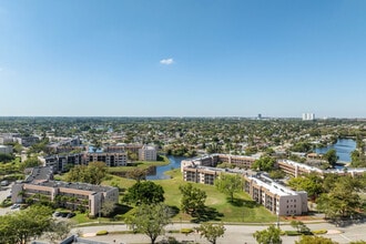 Sunrise Lakes Phase 4 in Plantation, FL - Building Photo - Building Photo