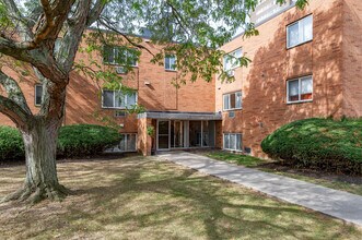 Shady Cove Apartments in Lakewood, OH - Building Photo - Building Photo