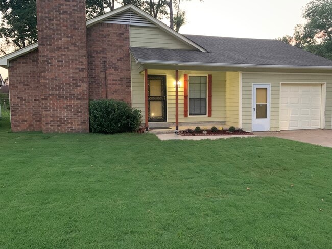 3381 Leschallas Dr in Memphis, TN - Building Photo - Building Photo