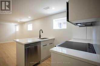 15 Shademaster Ct in Toronto, ON - Building Photo - Building Photo