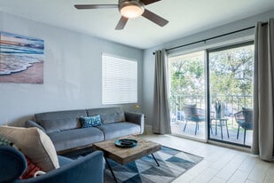 650 Island Club Dr in Indialantic, FL - Building Photo