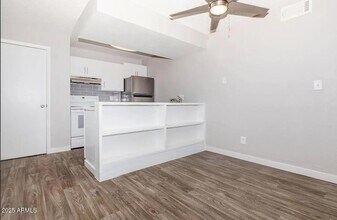 10860 N 85th Ave in Peoria, AZ - Foto de edificio - Building Photo