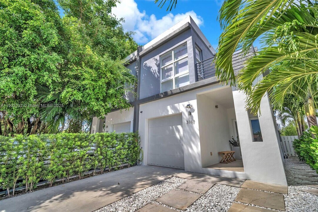 3167 SW 25th St in Miami, FL - Building Photo