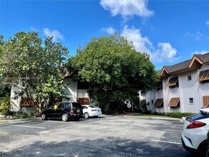 9456 SW 77th Ave in Miami, FL - Building Photo - Building Photo