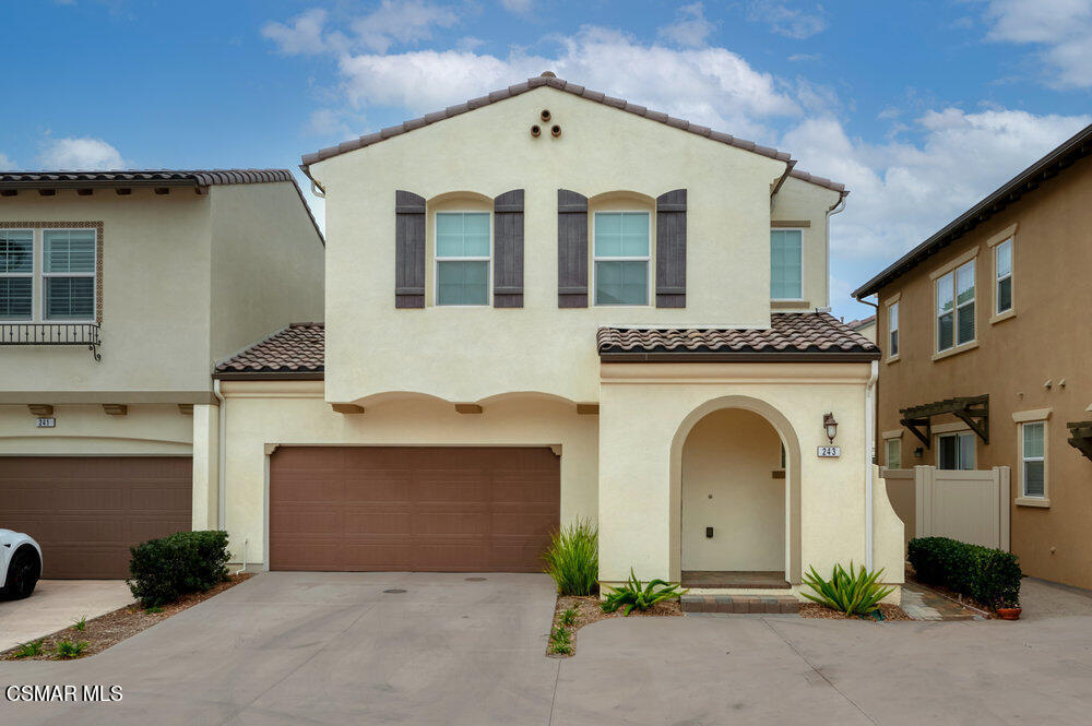 243 Stonegate Rd in Camarillo, CA - Foto de edificio