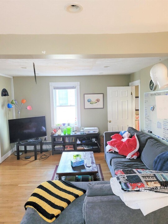 735 Somerville Ave, Unit 3 in Somerville, MA - Building Photo