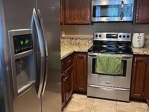 13941 Midland Rd, Unit Upstairs in Poway, CA - Foto de edificio - Building Photo