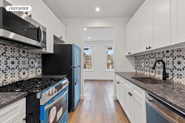 11 Carmine St in New York, NY - Building Photo - Building Photo