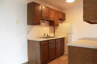 Summit Park Apartments in Minot, ND - Building Photo - Building Photo