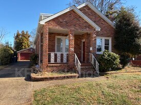 210 Shenandoah Rd in Hampton, VA - Building Photo