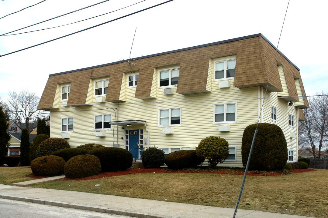 Willow House in Woonsocket, RI - Foto de edificio