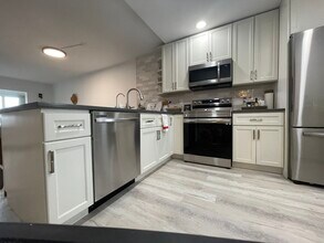 1020 Country Club Dr, Unit 406 in Margate, FL - Foto de edificio - Building Photo