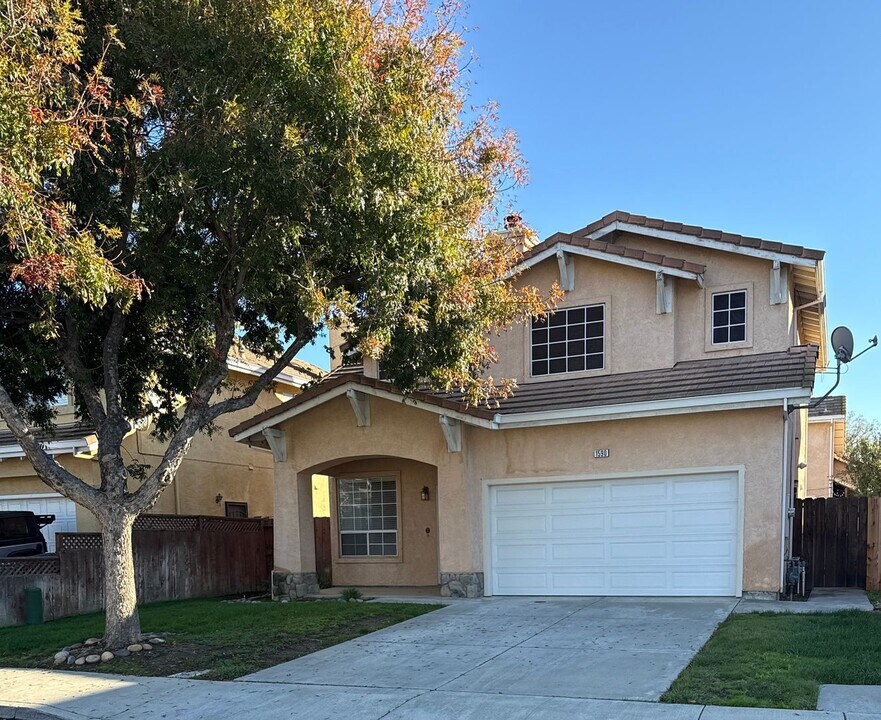 1590 Teakwood Way in Tracy, CA - Building Photo