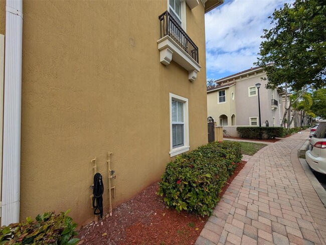 2851 Prospect Rd in Tamarac, FL - Foto de edificio - Building Photo