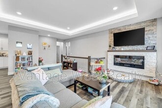 2580 Crown Crest Dr in West Kelowna, BC - Building Photo - Building Photo