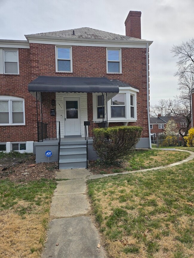 property at 1511 Woodbourne Ave