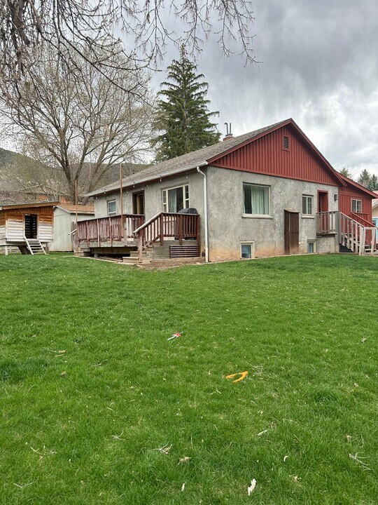 106 13th St in Glenwood Springs, CO - Building Photo