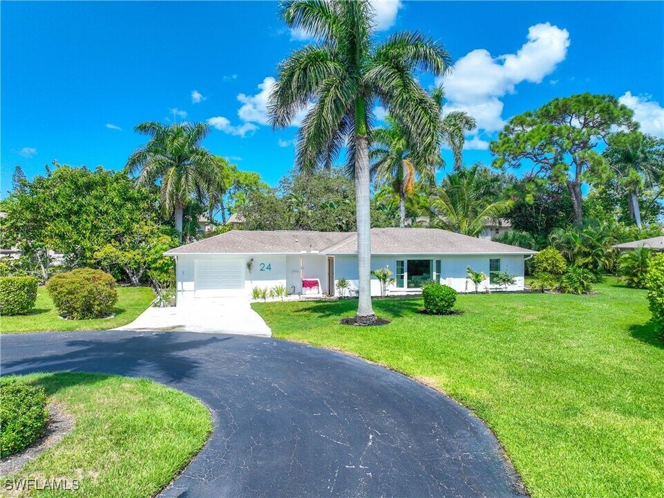 24 Rivard Rd in Naples, FL - Building Photo