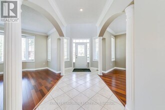 2196 Highcliffe Way in Oakville, ON - Building Photo - Building Photo