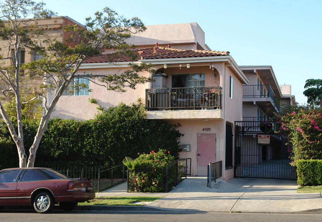 4025 Oakwood Ave in Los Angeles, CA - Foto de edificio