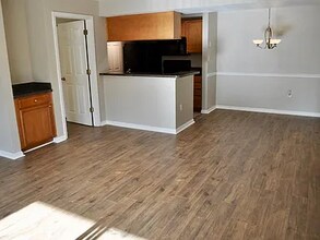 208 Lake Parsons Green in Brandon, FL - Building Photo - Building Photo