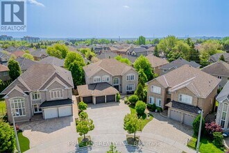 19 Ridgestone Dr in Richmond Hill, ON - Building Photo - Building Photo