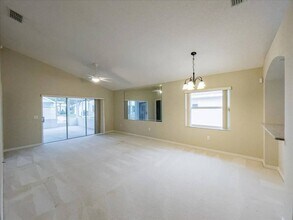 218 Langford Park Ave in Davenport, FL - Foto de edificio - Building Photo