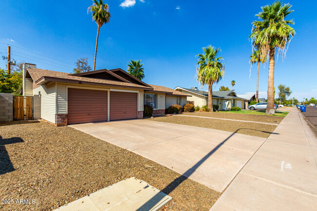 1348 E Broadmor Dr in Tempe, AZ - Building Photo - Building Photo