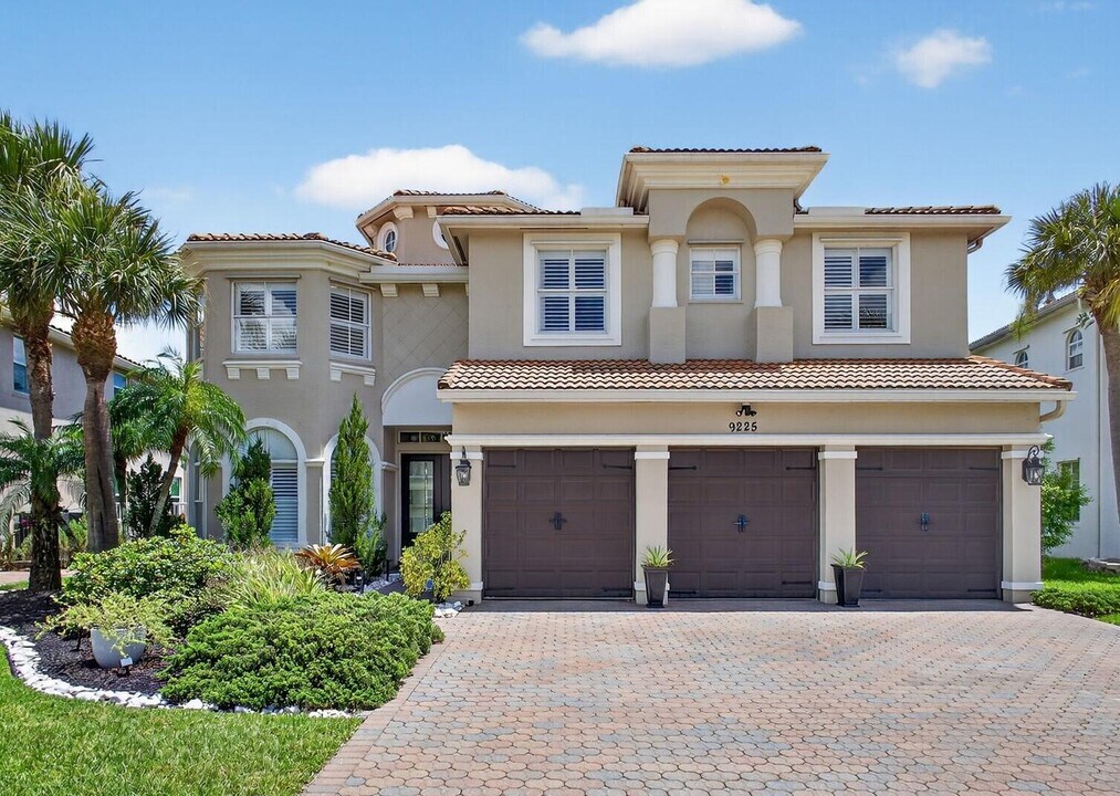 9225 Delemar Ct in Wellington, FL - Building Photo