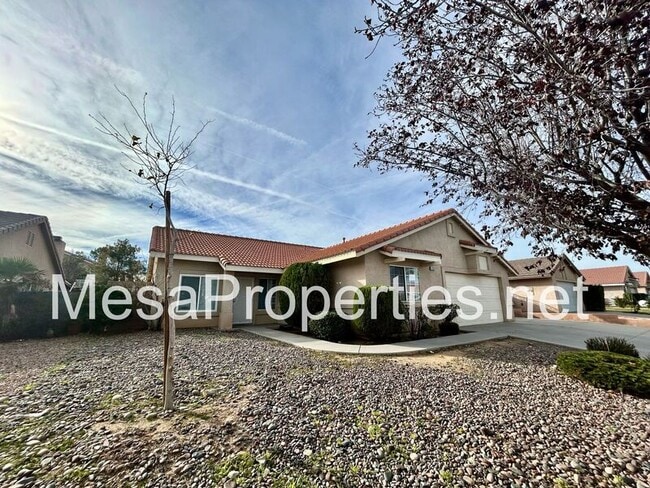 12323 Honeybear Ln in Victorville, CA - Building Photo - Building Photo