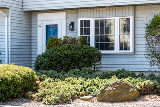 16 Brantwood Dr in Madison, CT - Building Photo - Building Photo