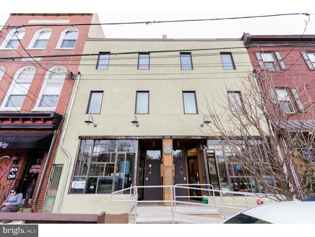 206 E Girard Ave in Philadelphia, PA - Foto de edificio - Building Photo