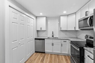 2402 E 3rd St in Greenville, NC - Building Photo - Building Photo