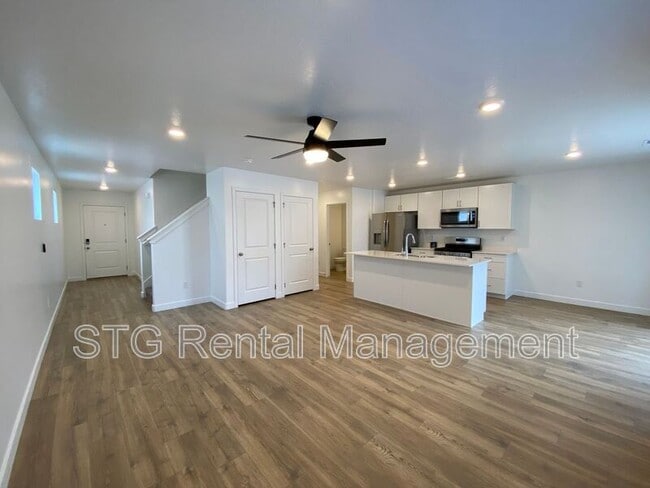 3237 E Labyrinth Pt Cir in Washington, UT - Building Photo - Building Photo