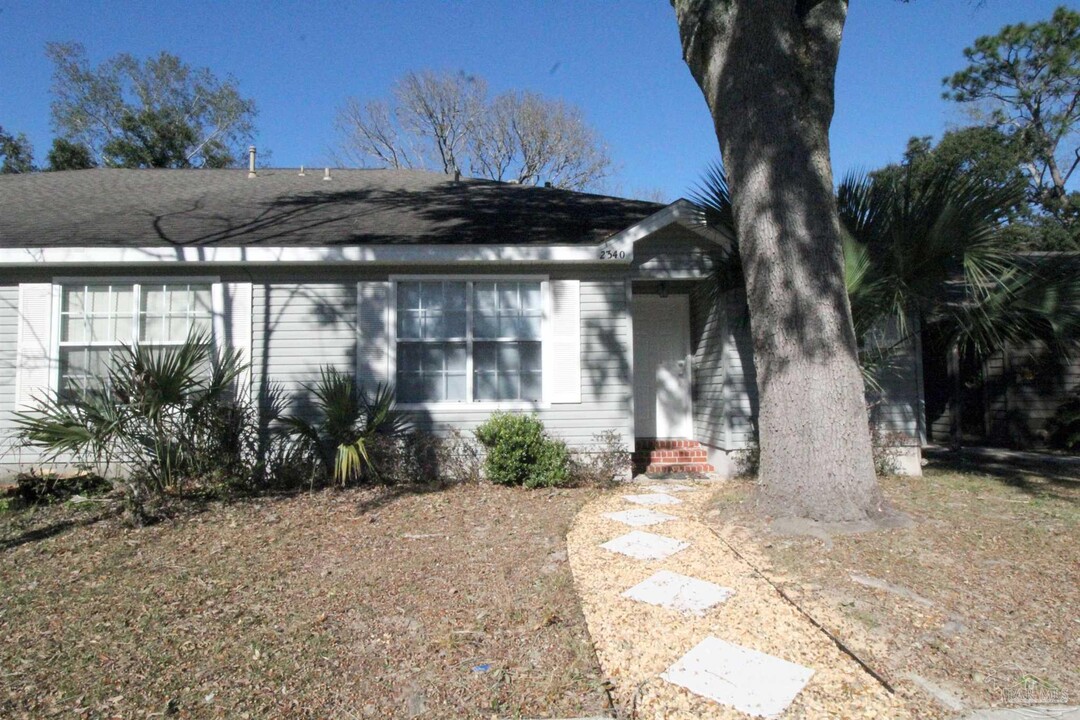 2340 Shoal Creek Dr in Pensacola, FL - Building Photo