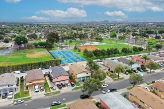 2225 S Center St in Santa Ana, CA - Building Photo - Building Photo