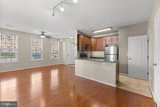 19441 Promenade Dr in Leesburg, VA - Building Photo - Building Photo