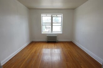 573 Ave E in Bayonne, NJ - Building Photo - Building Photo