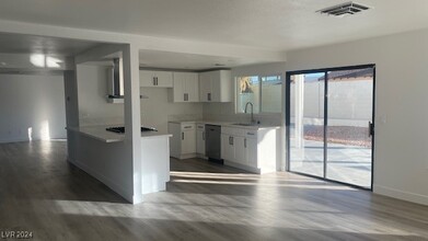 3953 E Reno Ave in Las Vegas, NV - Building Photo - Building Photo