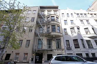 47 W 68th St in New York, NY - Building Photo - Building Photo