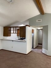 2122 Meench Dr in Moore, OK - Building Photo - Building Photo