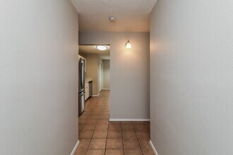 6200 Kary Lynn Dr S in Watauga, TX - Foto de edificio - Building Photo