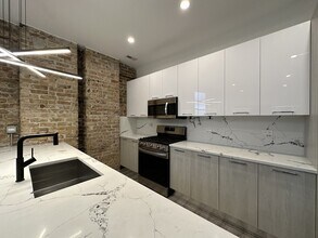 2743 W Division St in Chicago, IL - Building Photo - Building Photo