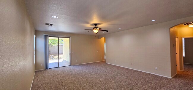 3721 W White Canyon Rd in Queen Creek, AZ - Foto de edificio - Building Photo